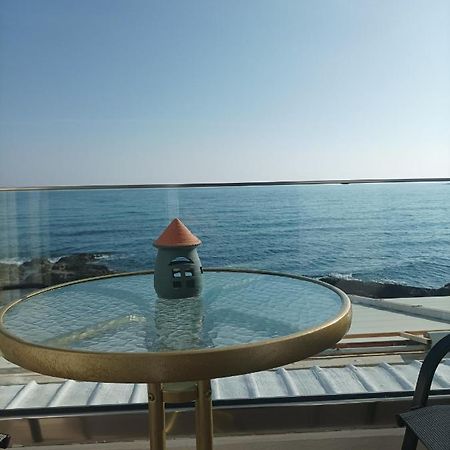 Beachfront Apartment Rethymno  Bagian luar foto