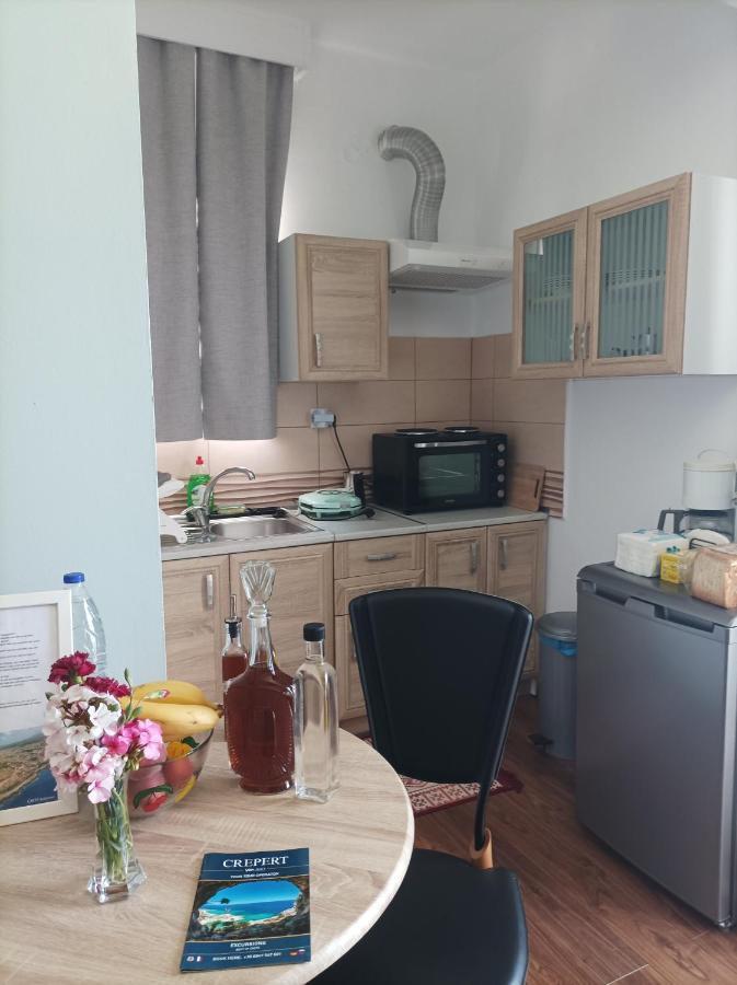 Beachfront Apartment Rethymno  Bagian luar foto
