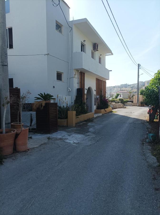 Beachfront Apartment Rethymno  Bagian luar foto
